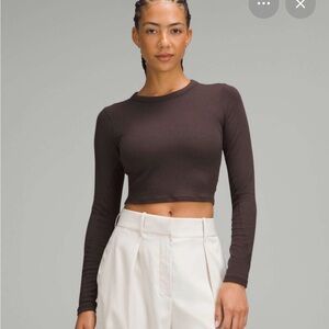 Lululemon hold tight straight hem cropped espresso size 6 NWT